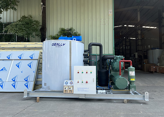 日産8噸片冰機發貨湛江