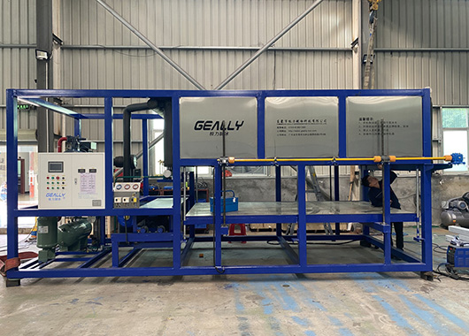 日産8噸直冷式塊冰機發貨楚雄